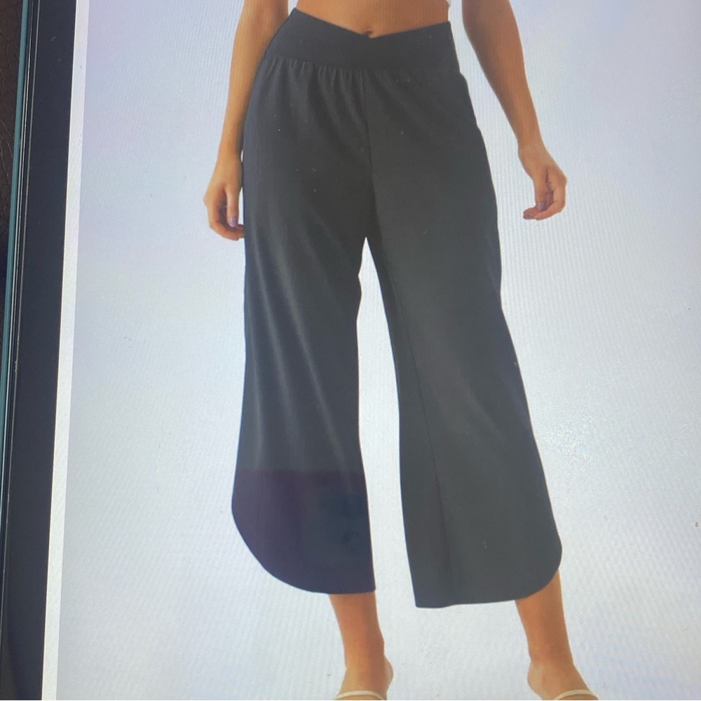 LARGE. (TALL).  HALARA BREEZEFUL CROSSOVER QUICK DRY RESORT PANTS